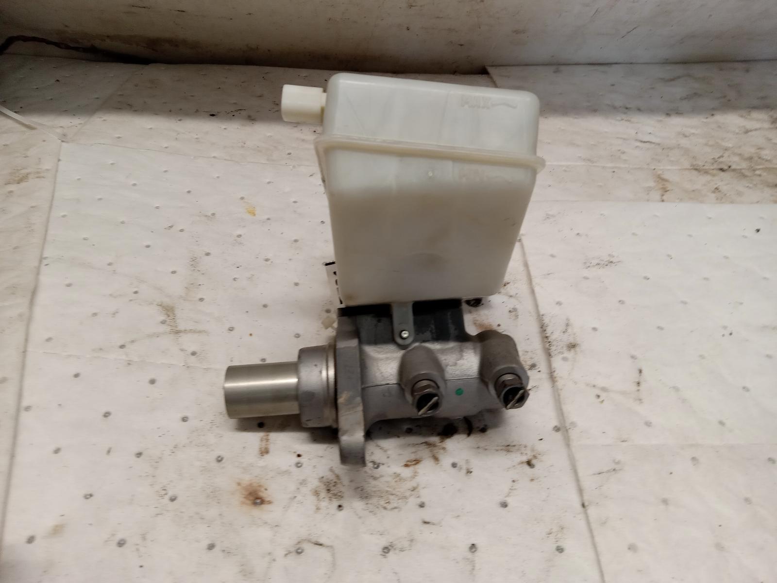Master Cylinder for Jaguar vehicles