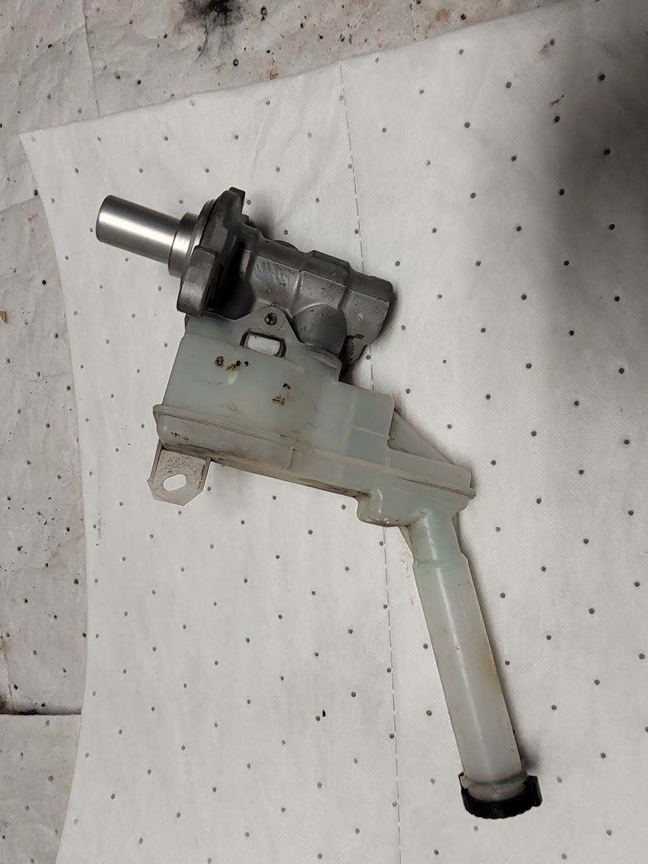 Master Cylinder for Nissan vehicles
