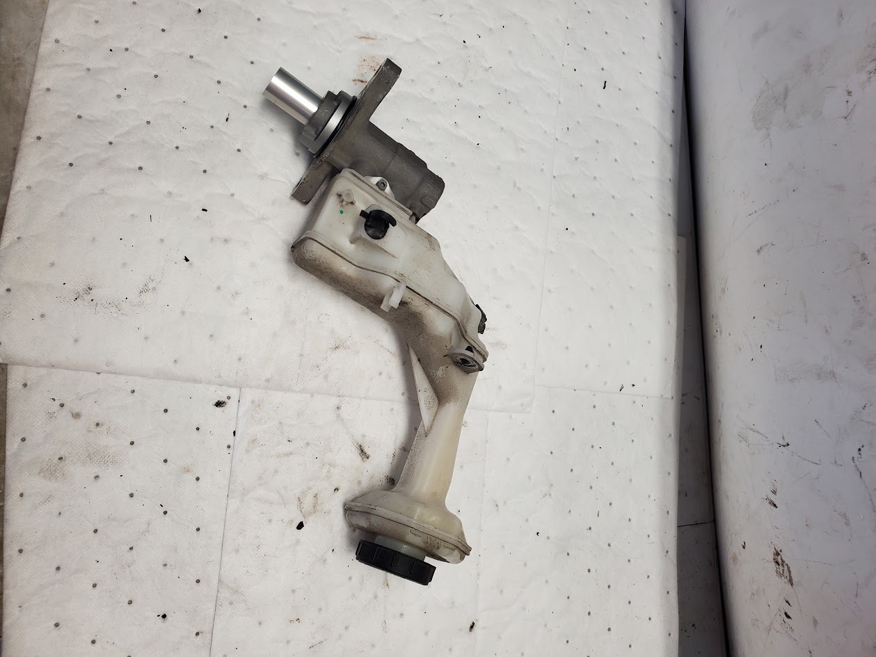 Master Cylinder for Nissan vehicles