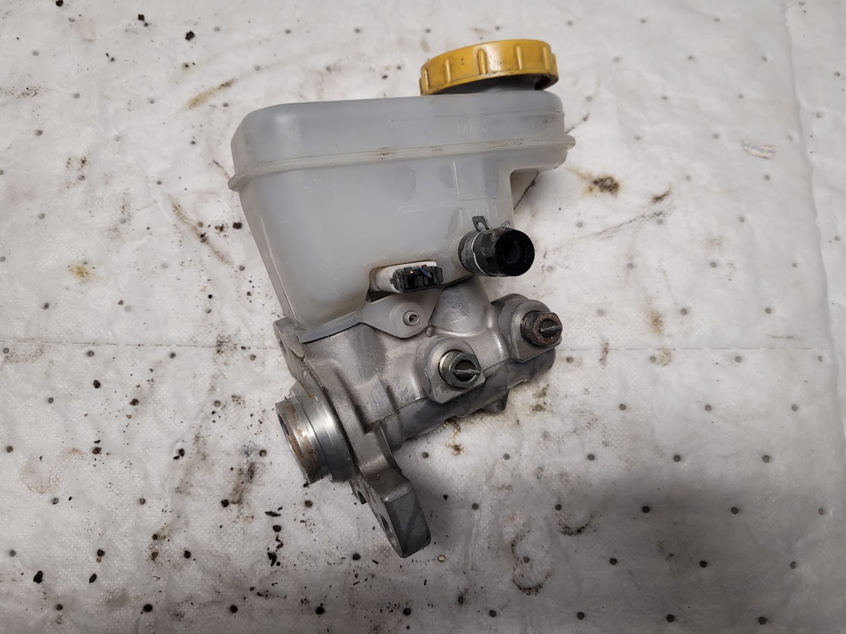 Master Cylinder for Subaru vehicles