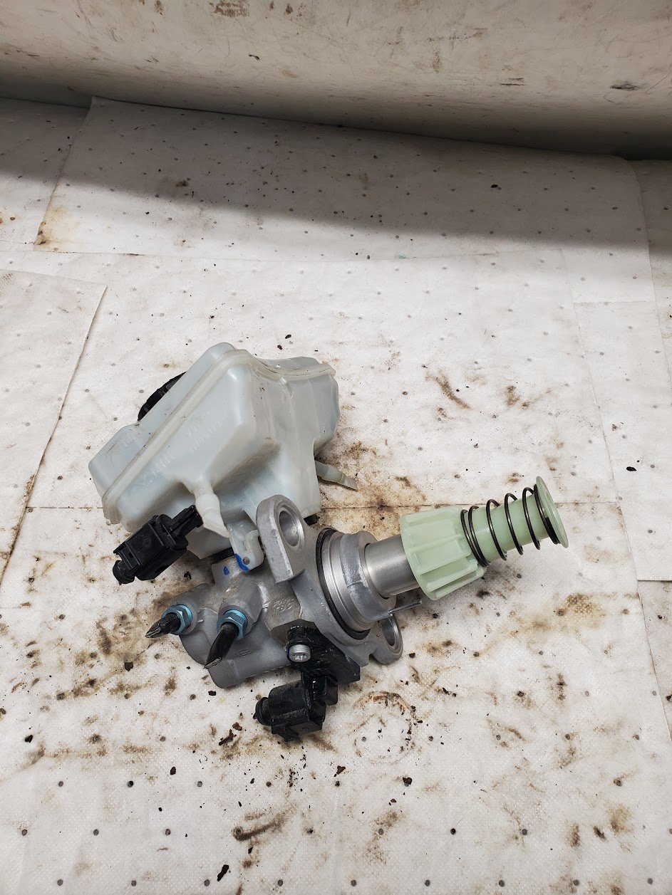 Master Cylinder for Audi vehicles