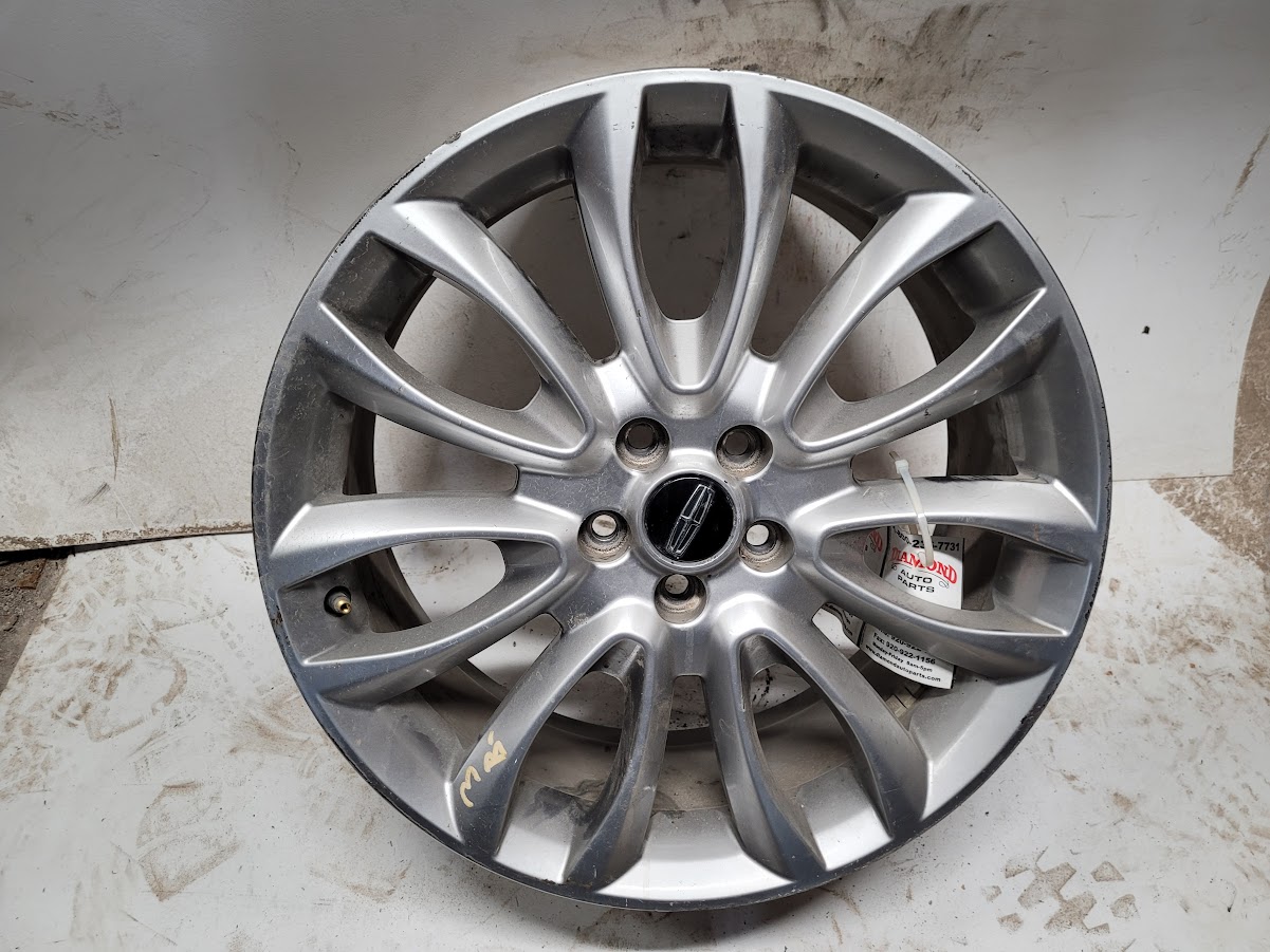 Wheel for Lincoln vehicles