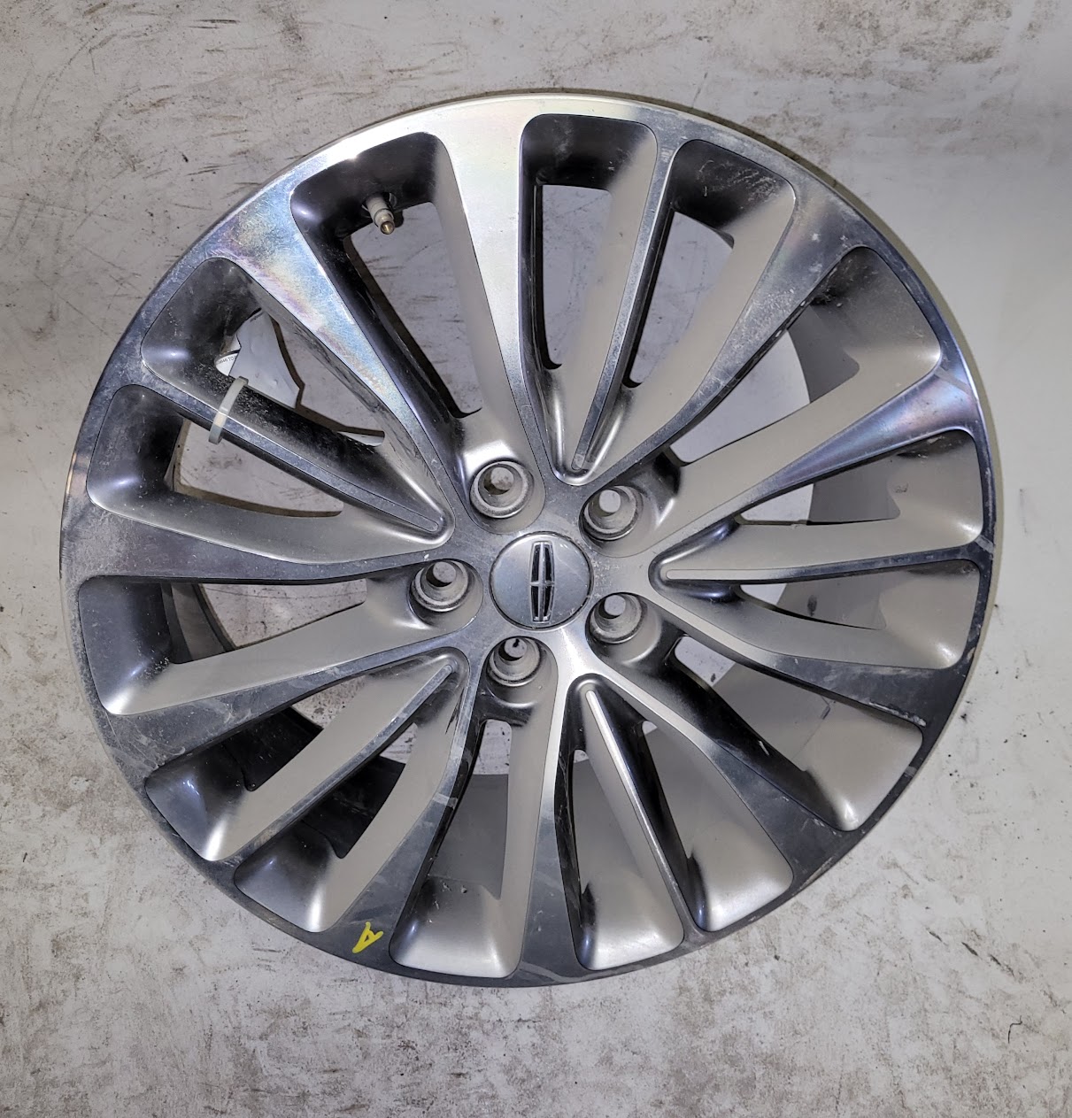 Wheel for Lincoln vehicles