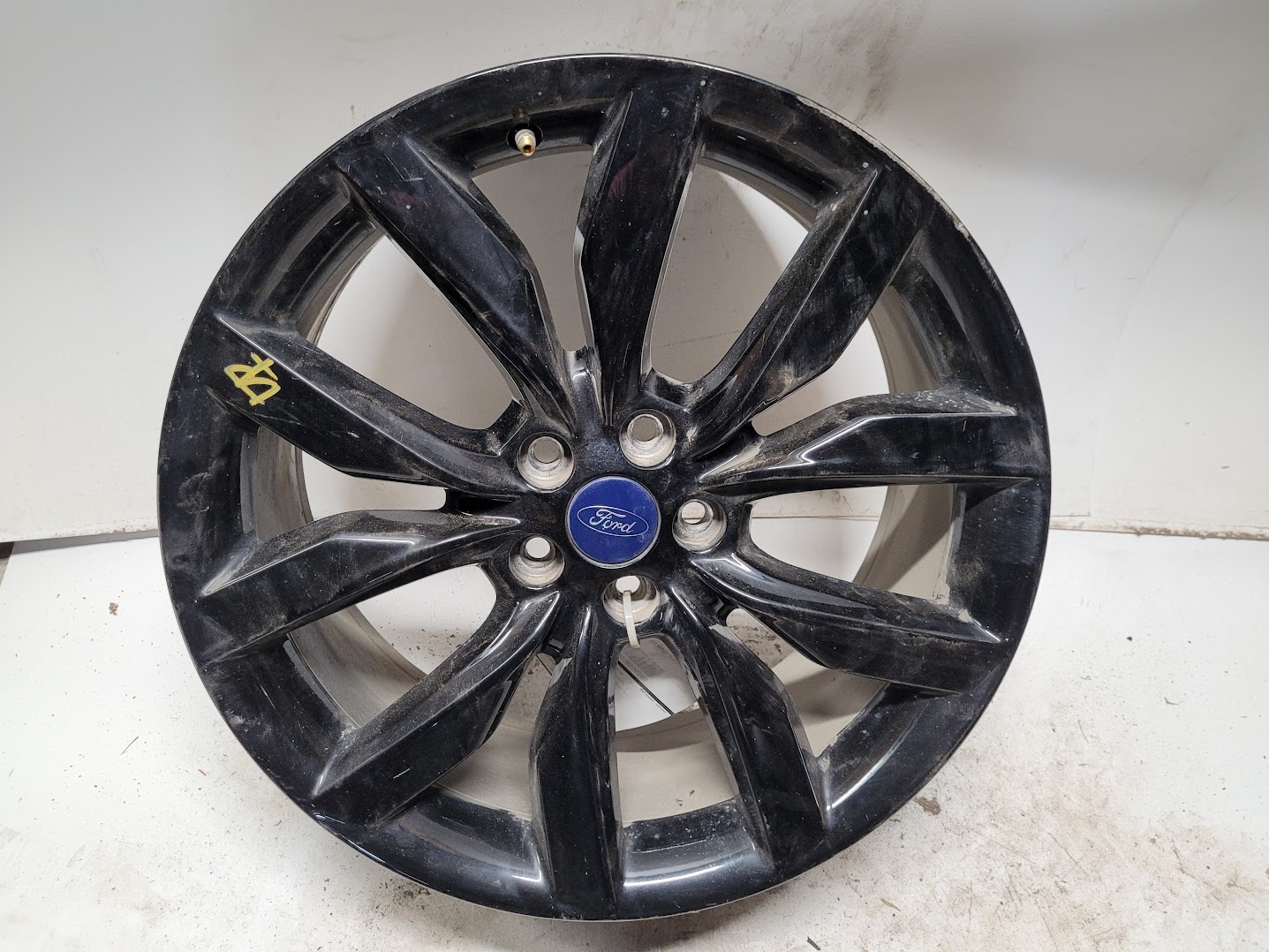 Wheel for Ford vehicles