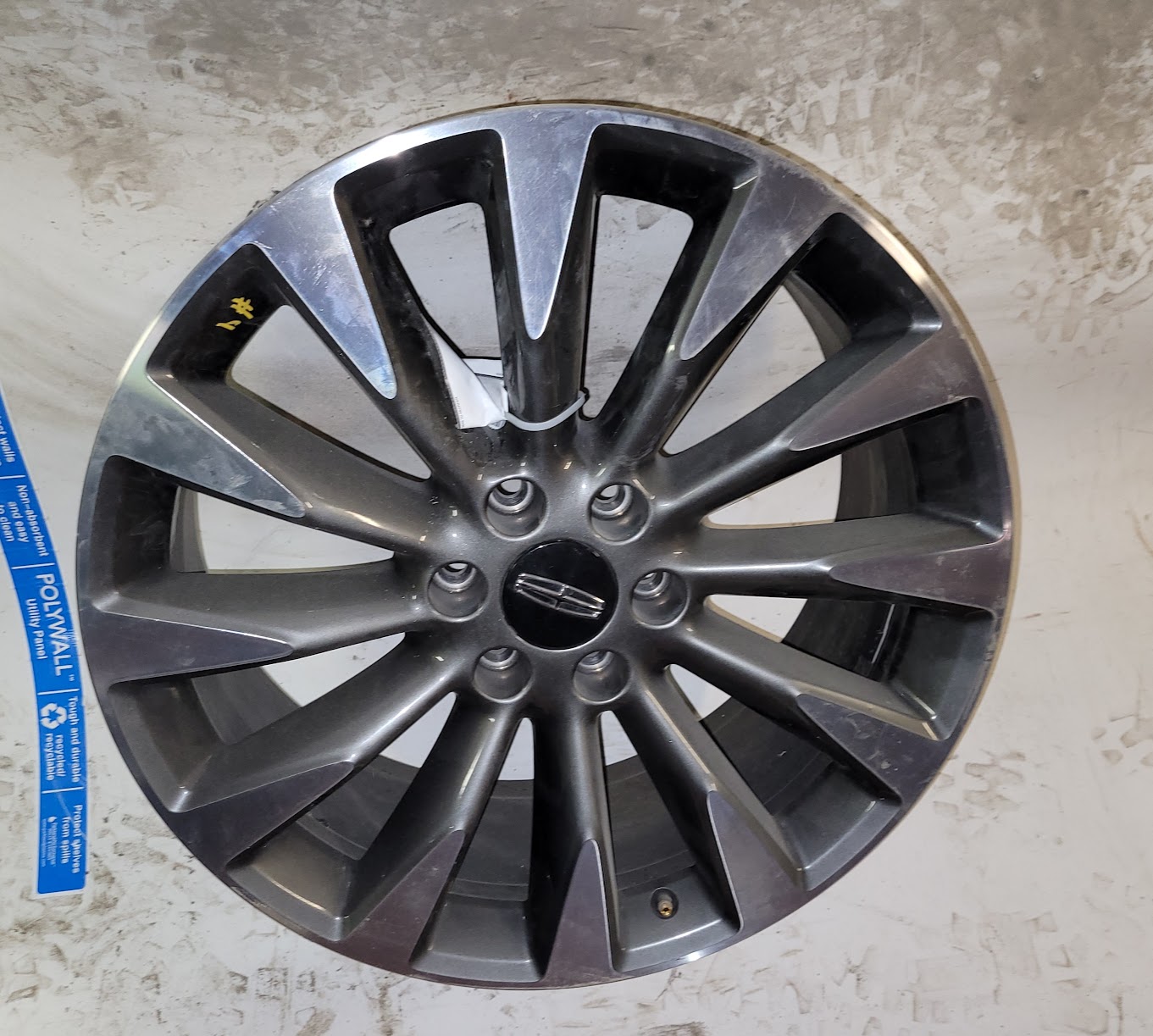 Wheel for Lincoln vehicles