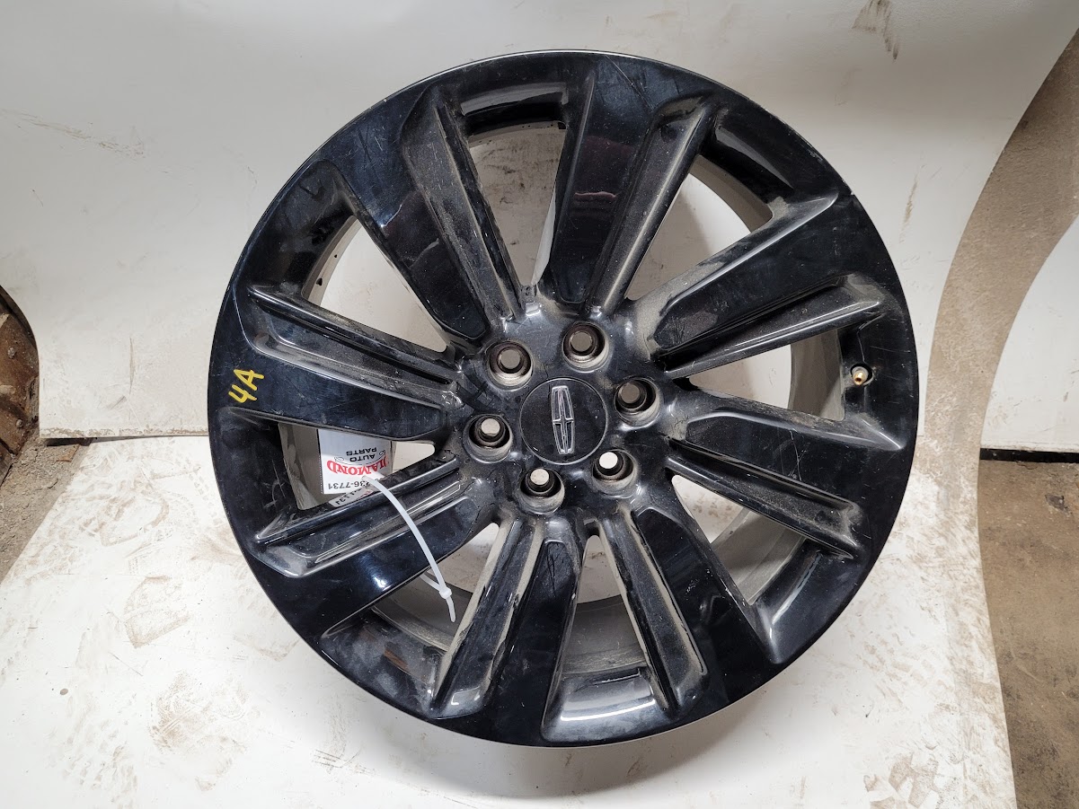 Wheel for Lincoln vehicles