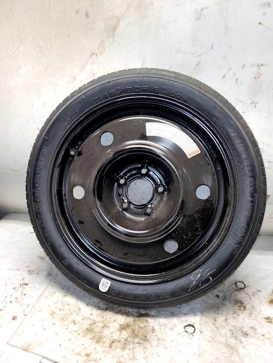 Wheel for Lincoln, Ford and Mercury vehicles