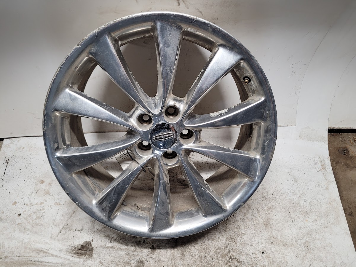 Wheel for Lincoln vehicles