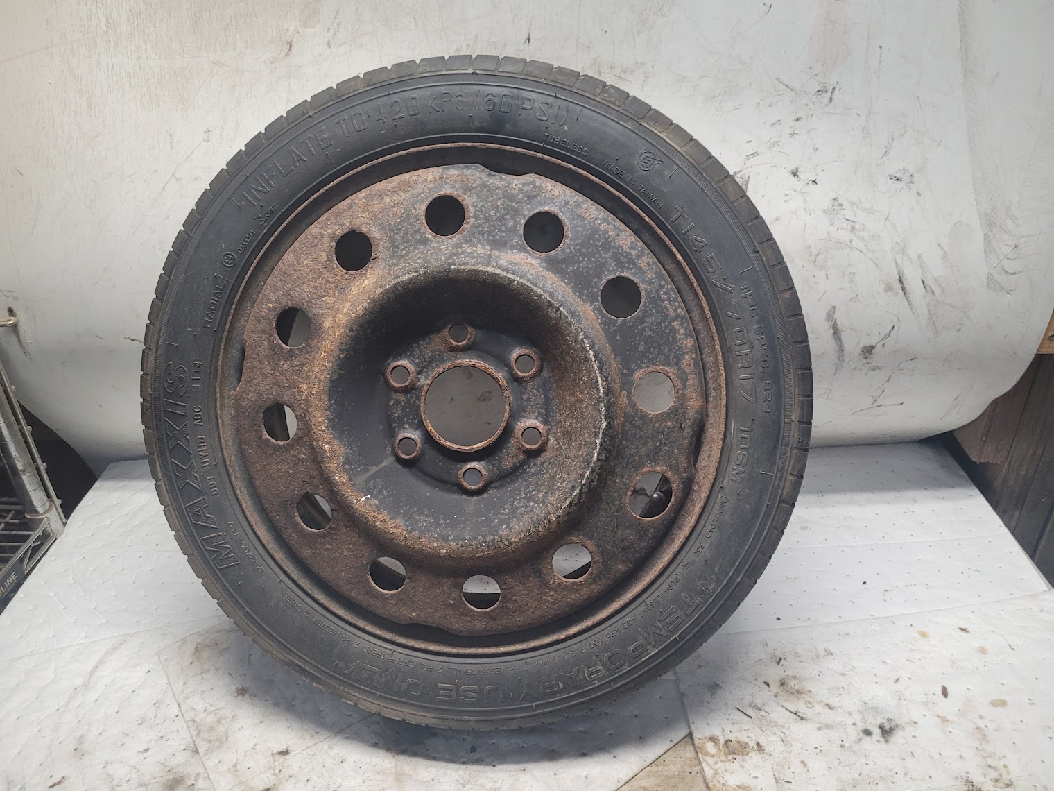 Wheel for GMC, Chevrolet, Buick and Saturn vehicles
