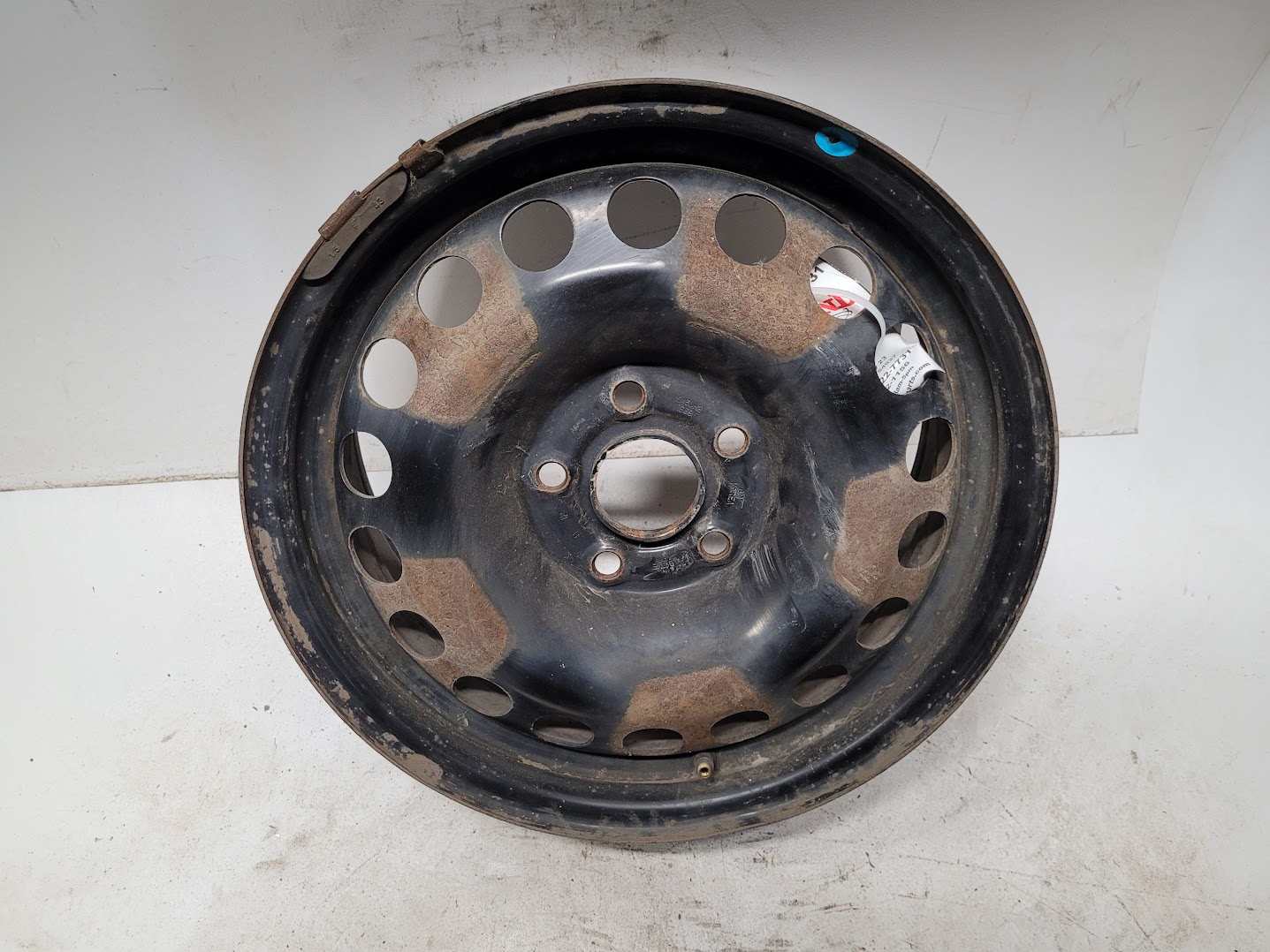 Wheel for Chevrolet vehicles