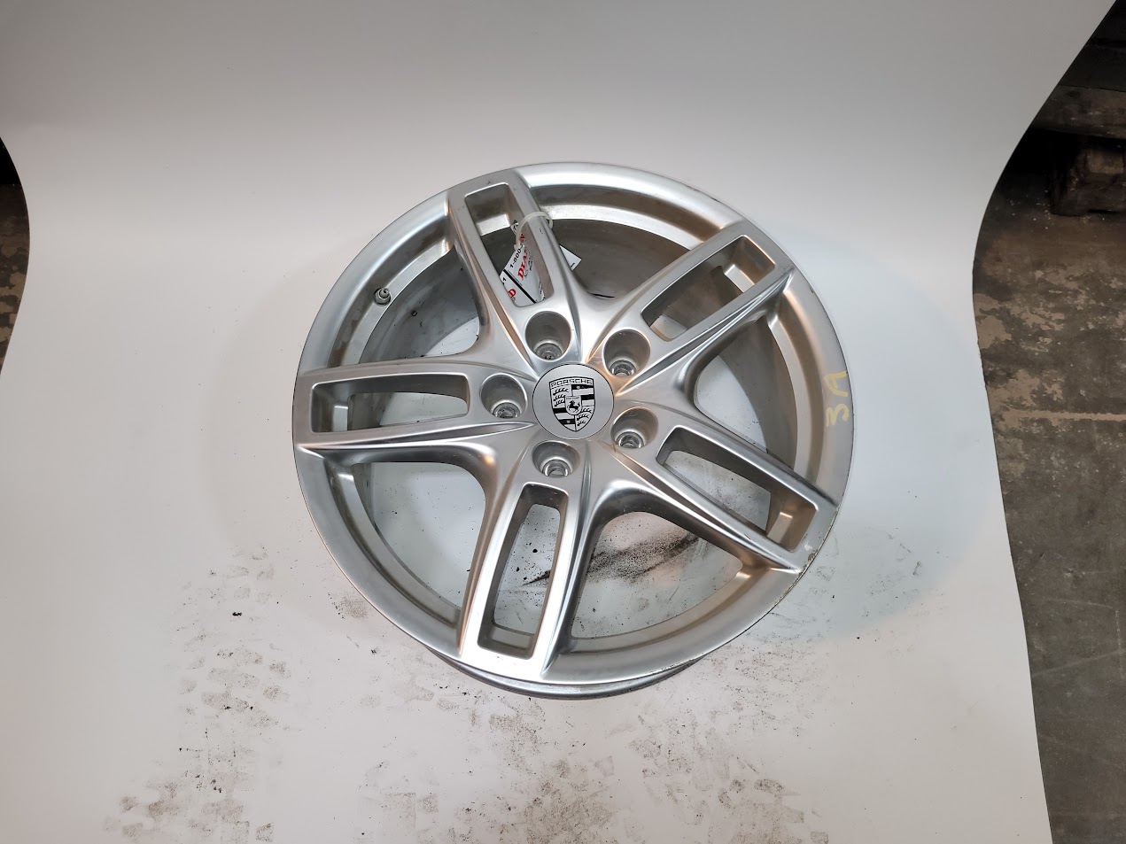 Wheel for Porsche vehicles
