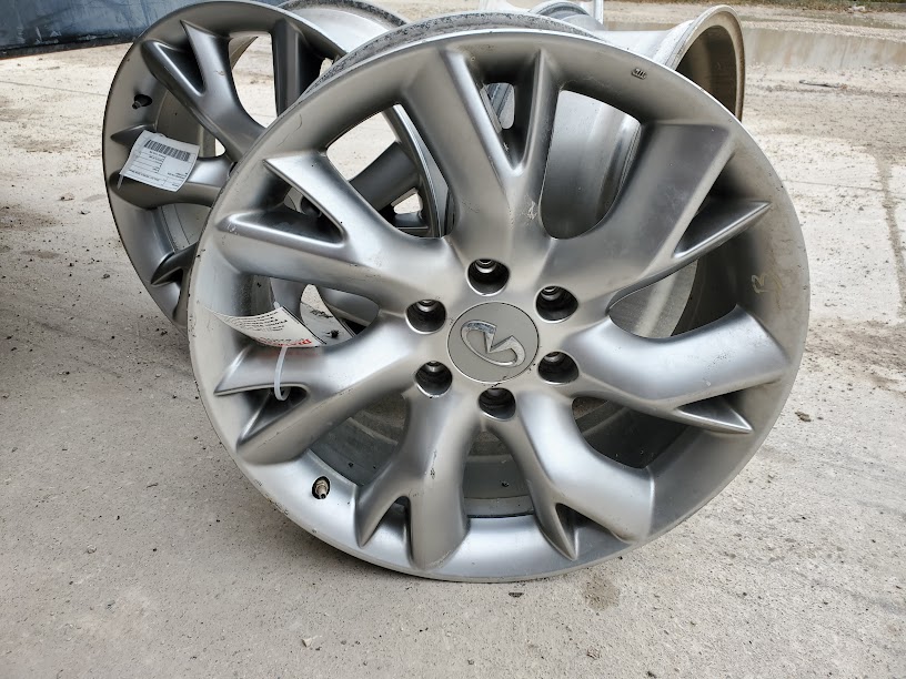 Wheel for Infiniti vehicles