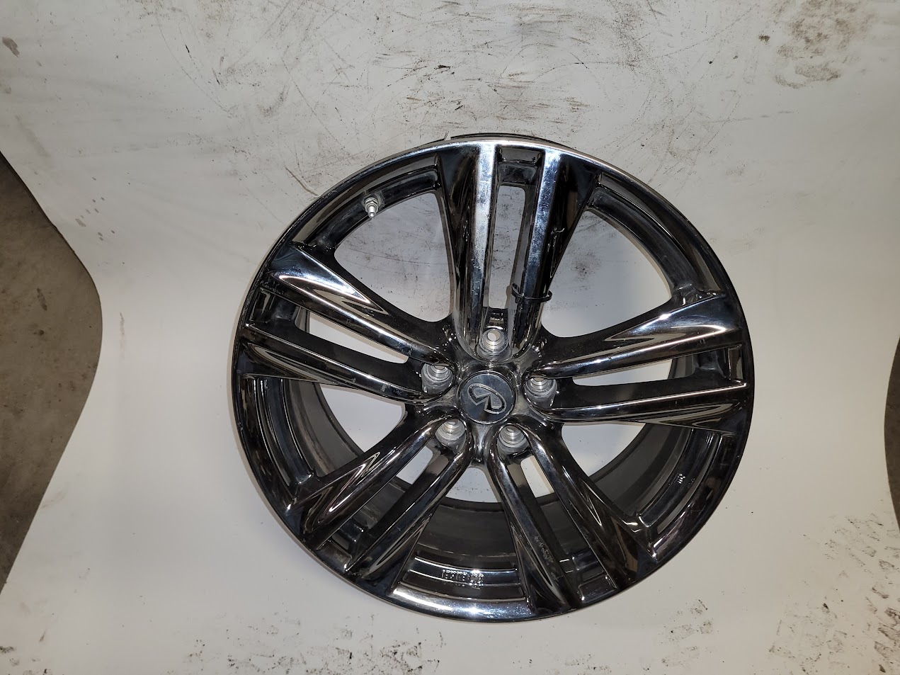 Wheel for Infiniti vehicles