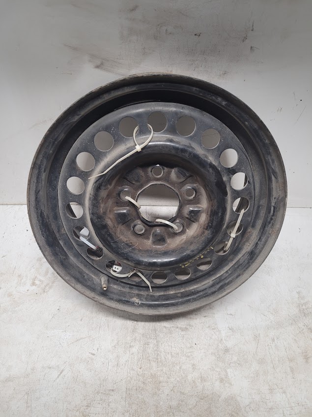 Wheel for Pontiac, Chevrolet and Oldsmobile vehicles