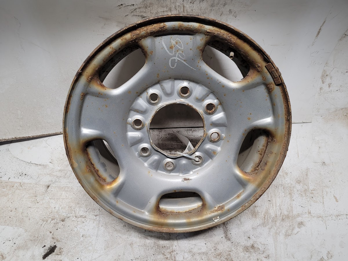 Wheel for GMC and Chevrolet vehicles