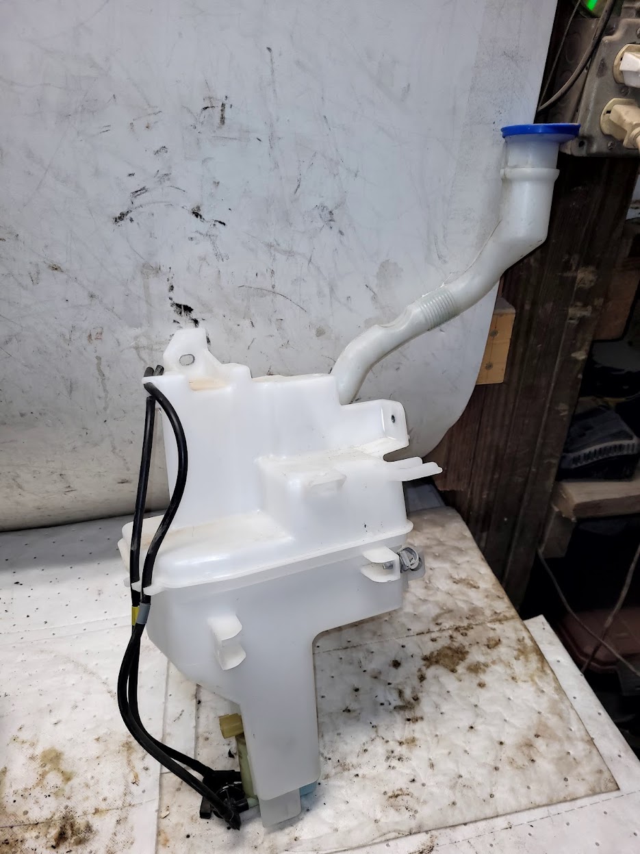 Washer Reservoir Assembly for Mazda vehicles
