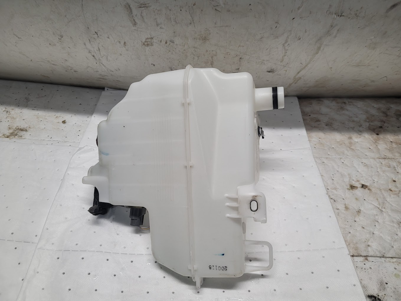 Washer Reservoir Assembly for Mazda vehicles