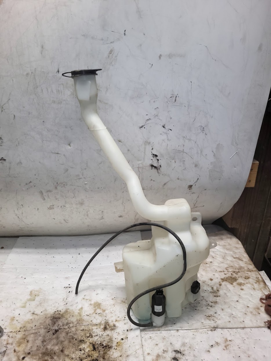 Washer Reservoir Assembly for Lincoln, Mercury and Ford vehicles