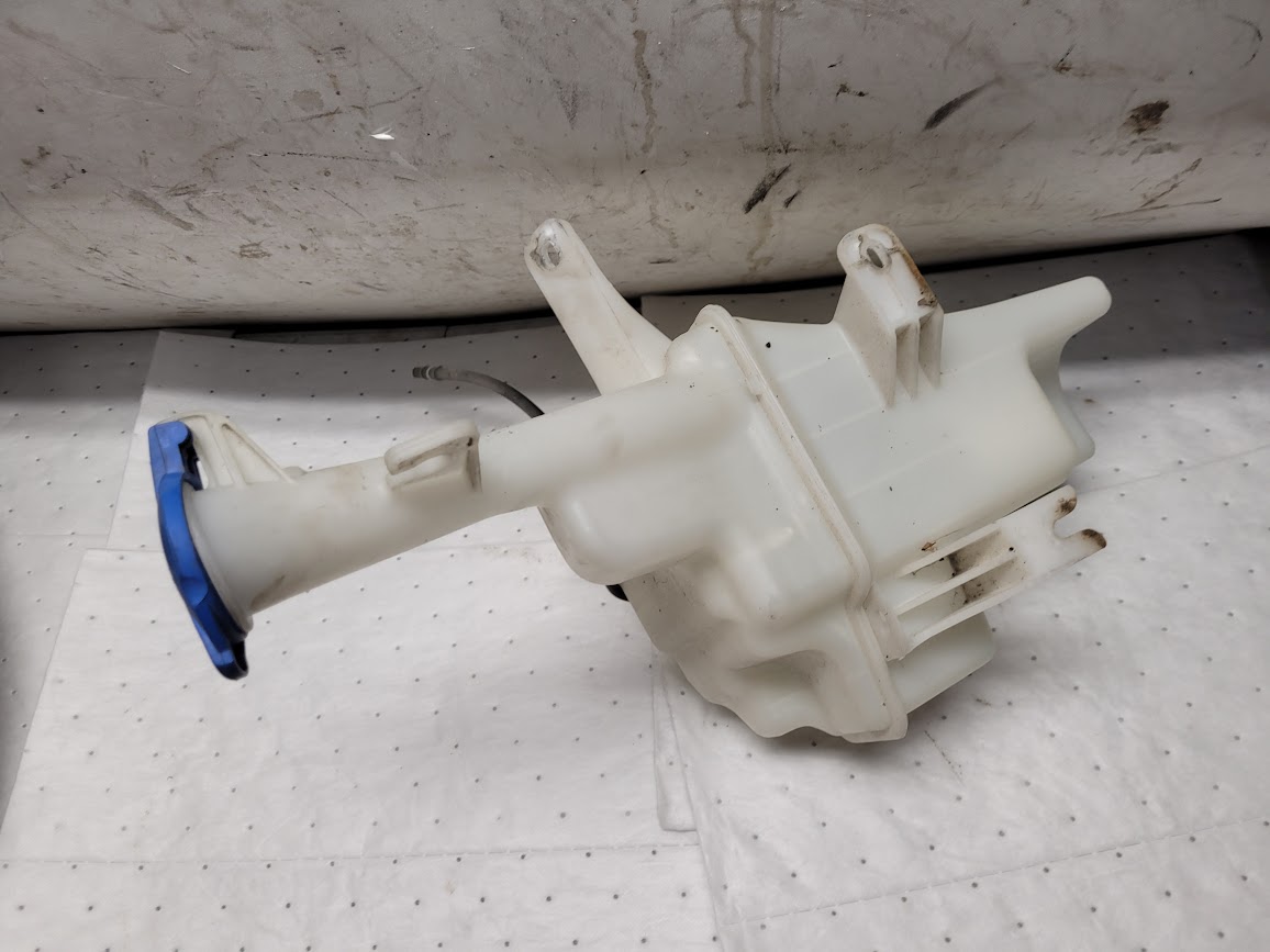 Washer Reservoir Assembly for Hyundai vehicles