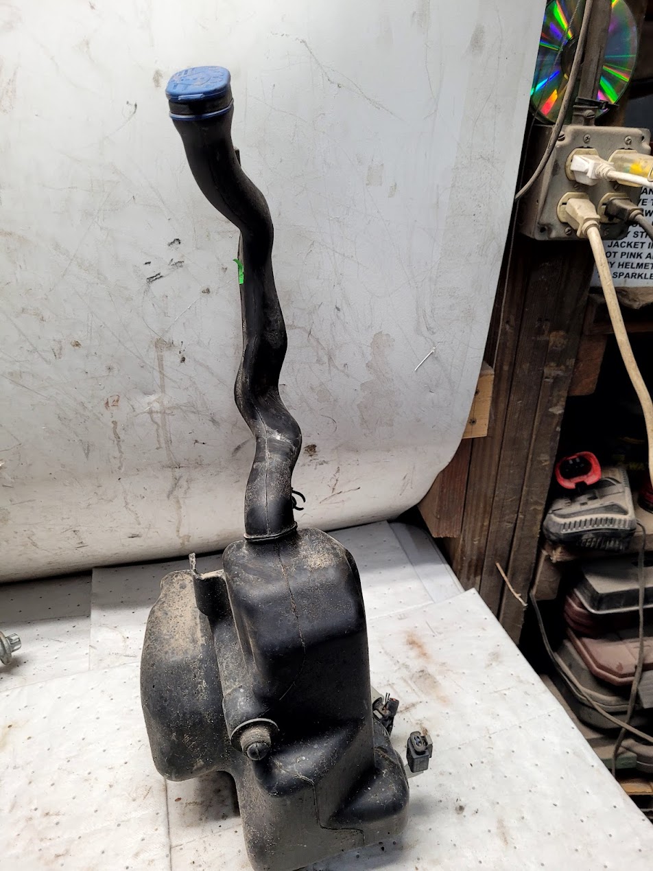 Washer Reservoir Assembly for Mercedes-Benz vehicles
