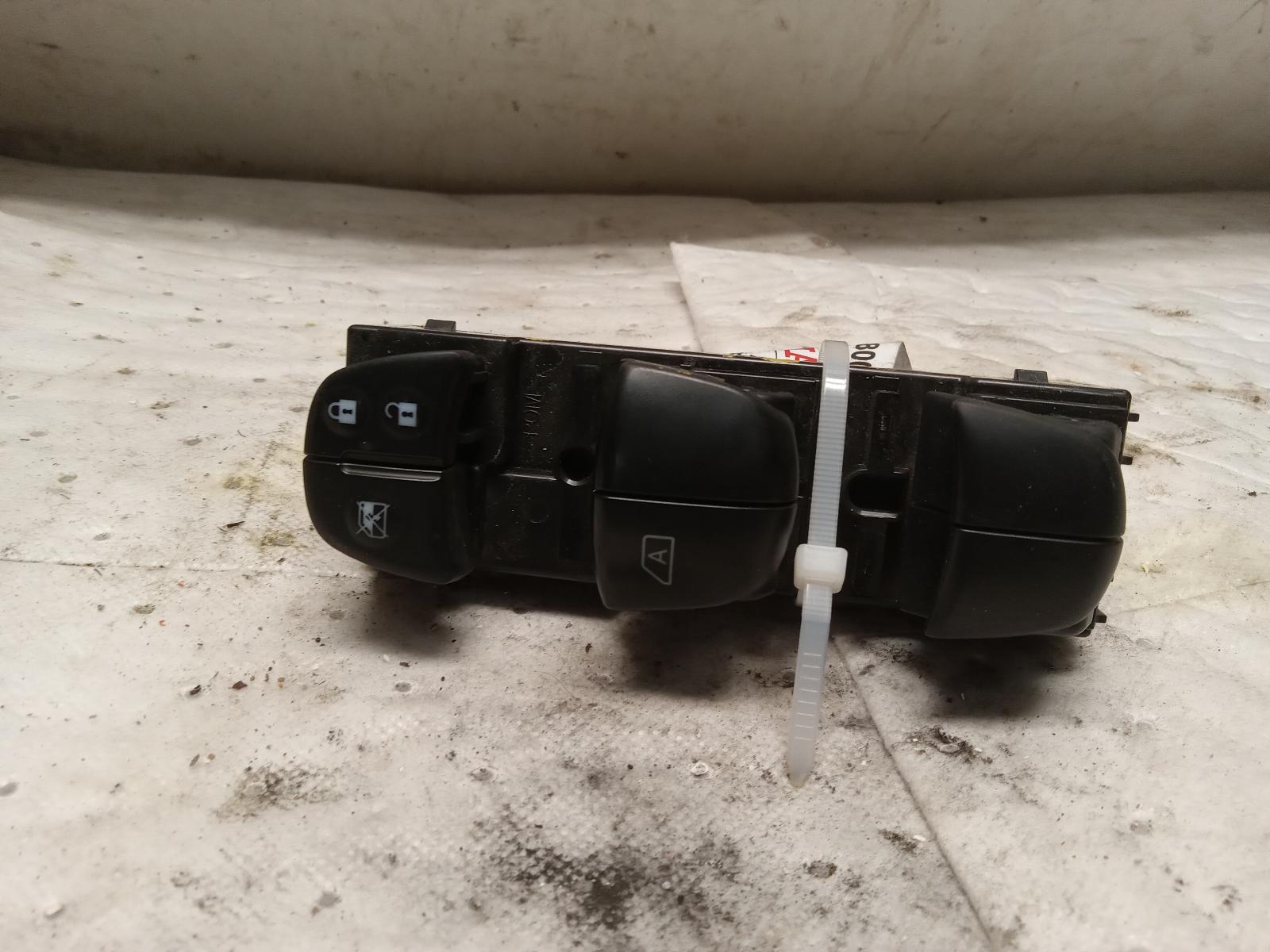 Front Door Switch for Nissan vehicles