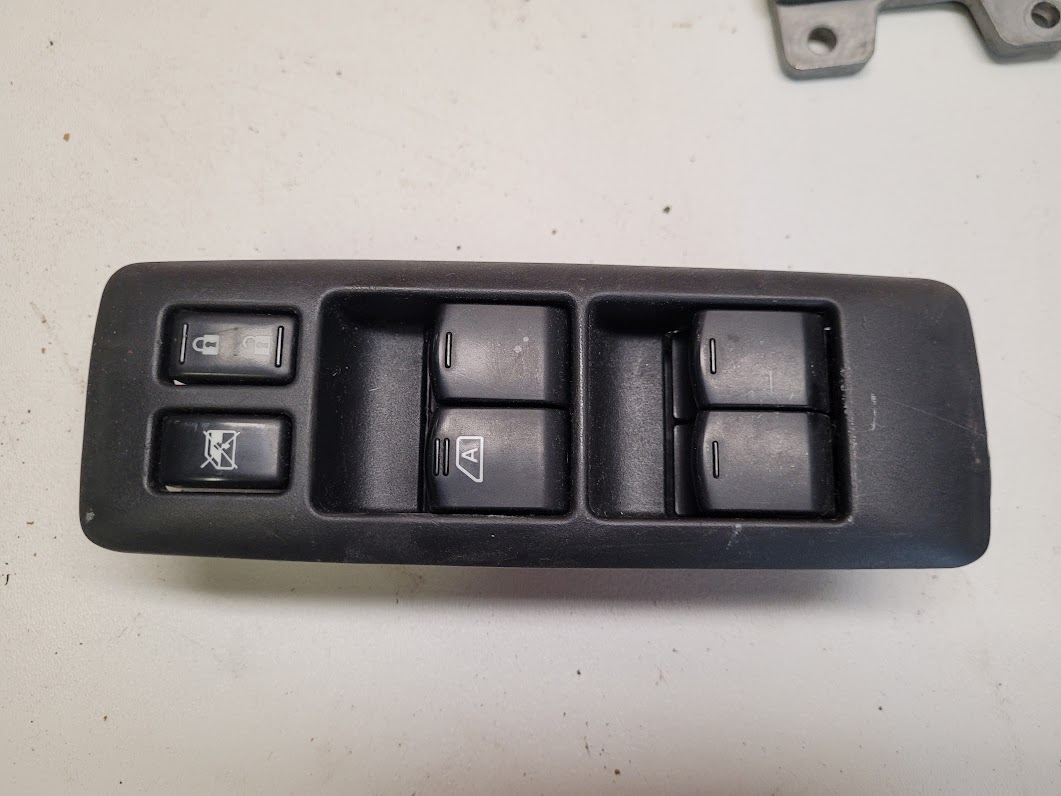 Front Door Switch for Nissan vehicles