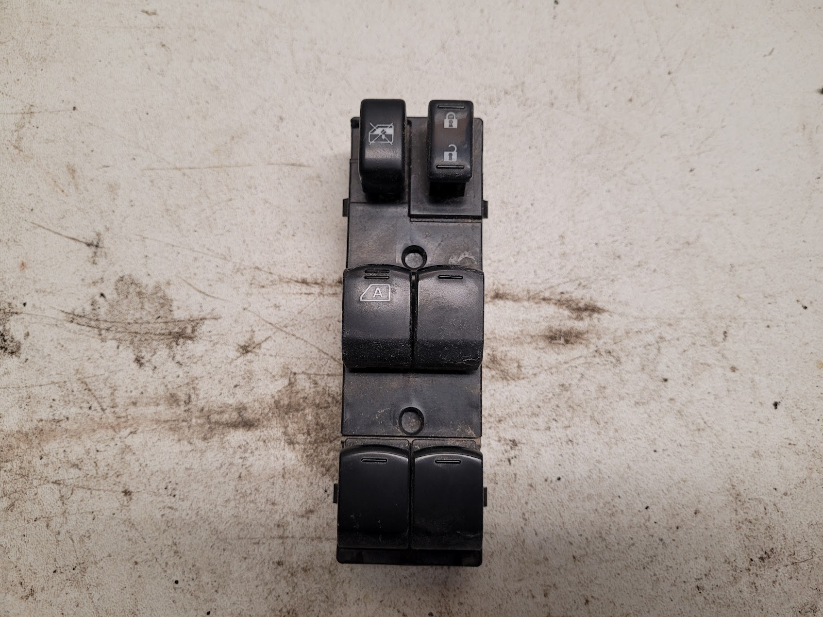 Front Door Switch for Nissan vehicles