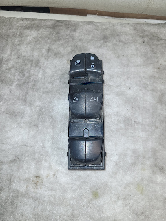 Front Door Switch for Nissan vehicles