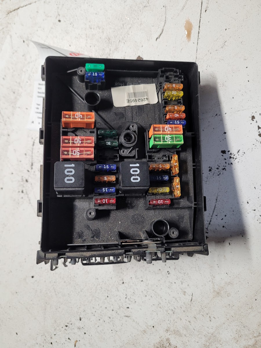 Engine Fuse Box for Volkswagen vehicles