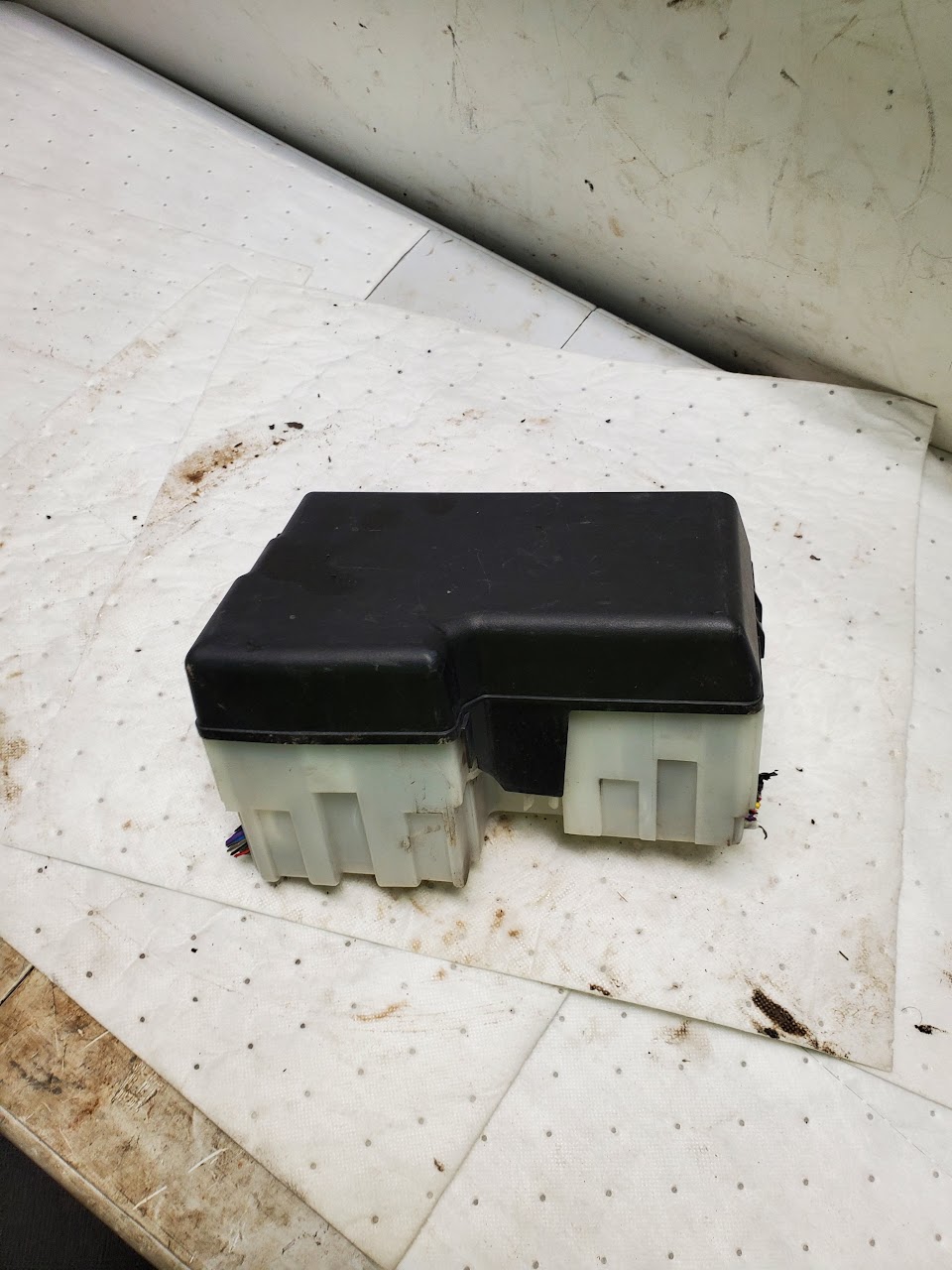 Engine Fuse Box for Mazda vehicles