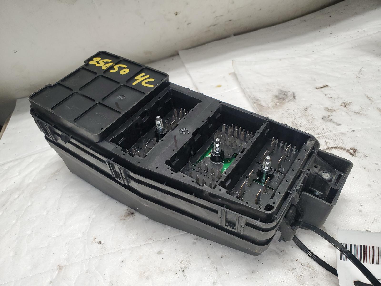 Engine Fuse Box for Kia vehicles