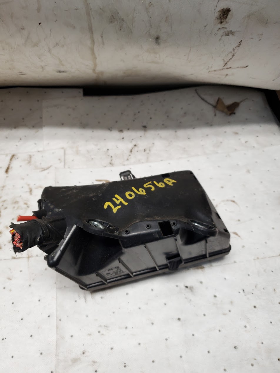Engine Fuse Box for Volkswagen vehicles