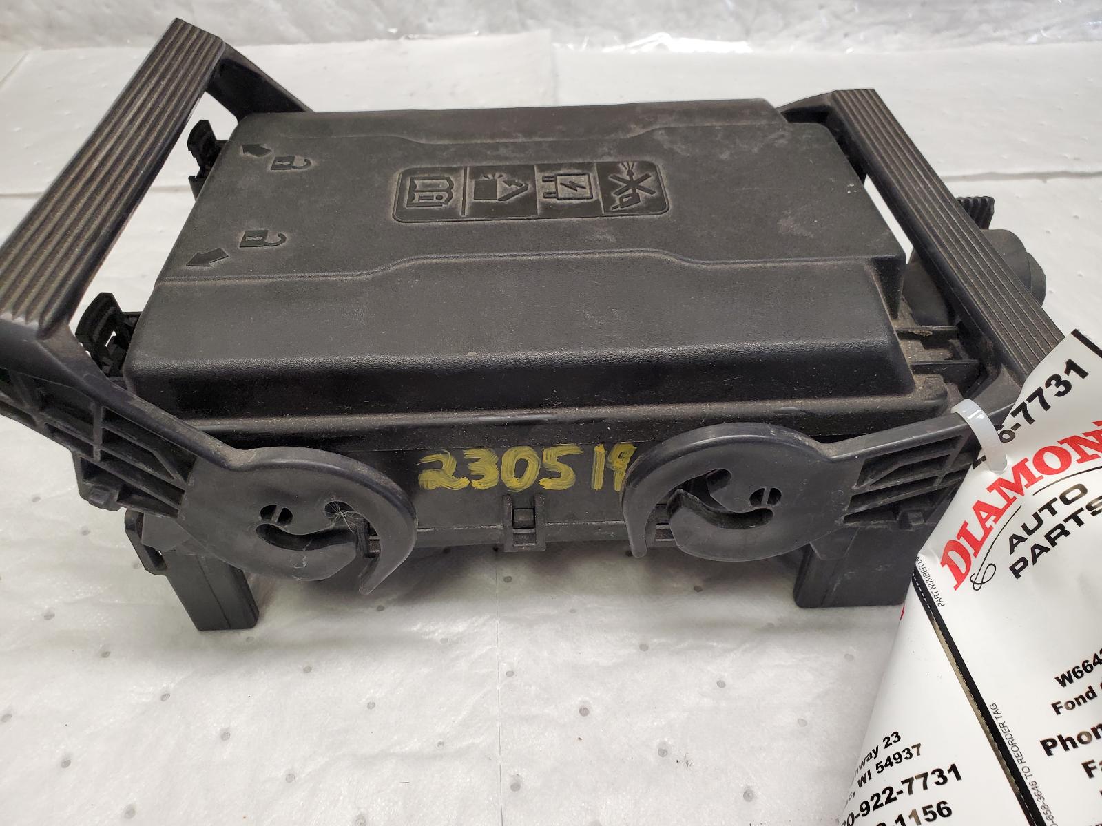 Engine Fuse Box for GMC, Cadillac and Chevrolet vehicles
