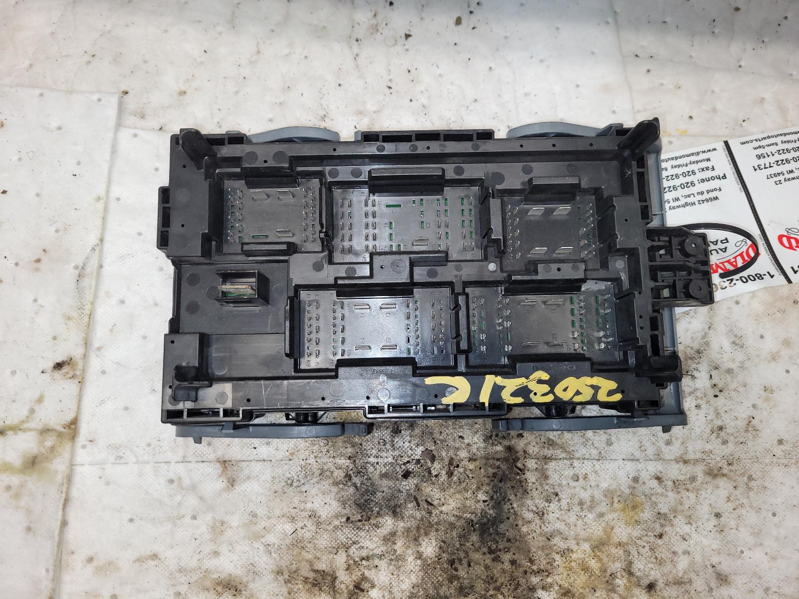 Engine Fuse Box for Chevrolet, GMC and Cadillac vehicles