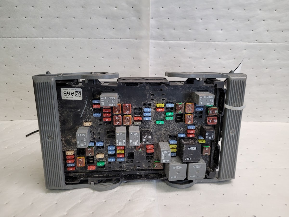 Engine Fuse Box for GMC, Cadillac and Chevrolet vehicles