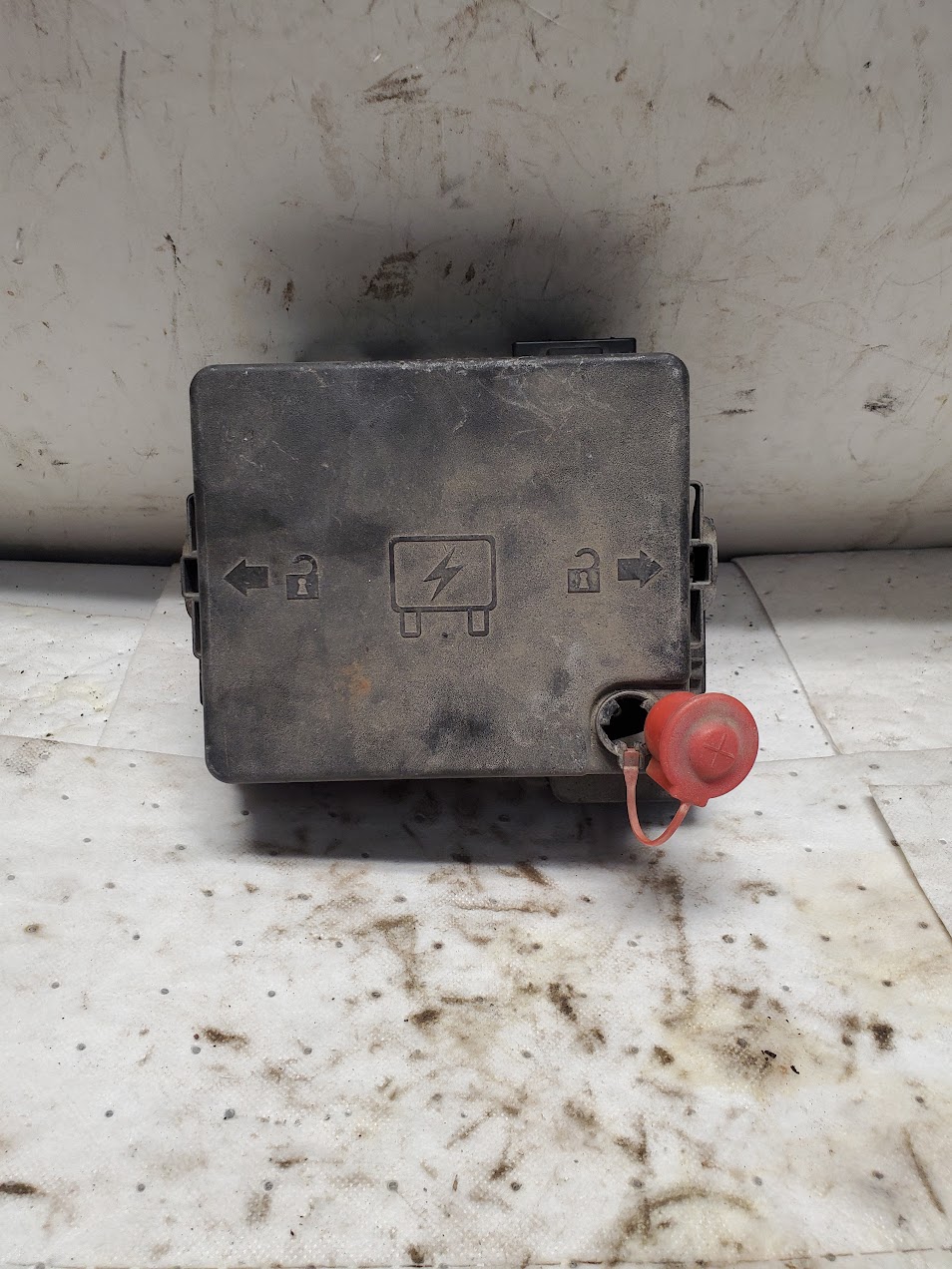 Engine Fuse Box for Saturn vehicles