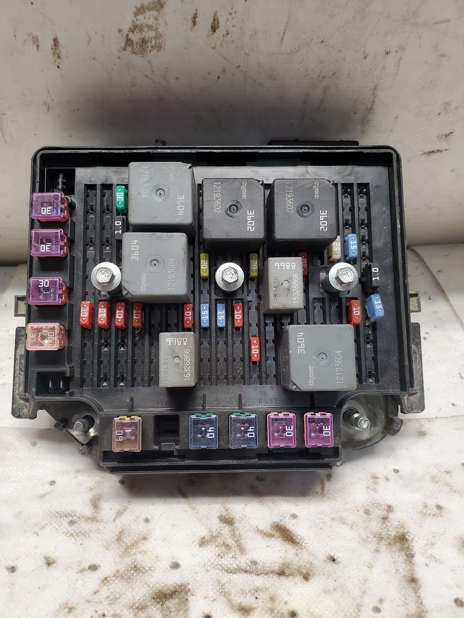 Engine Fuse Box for Chevrolet vehicles